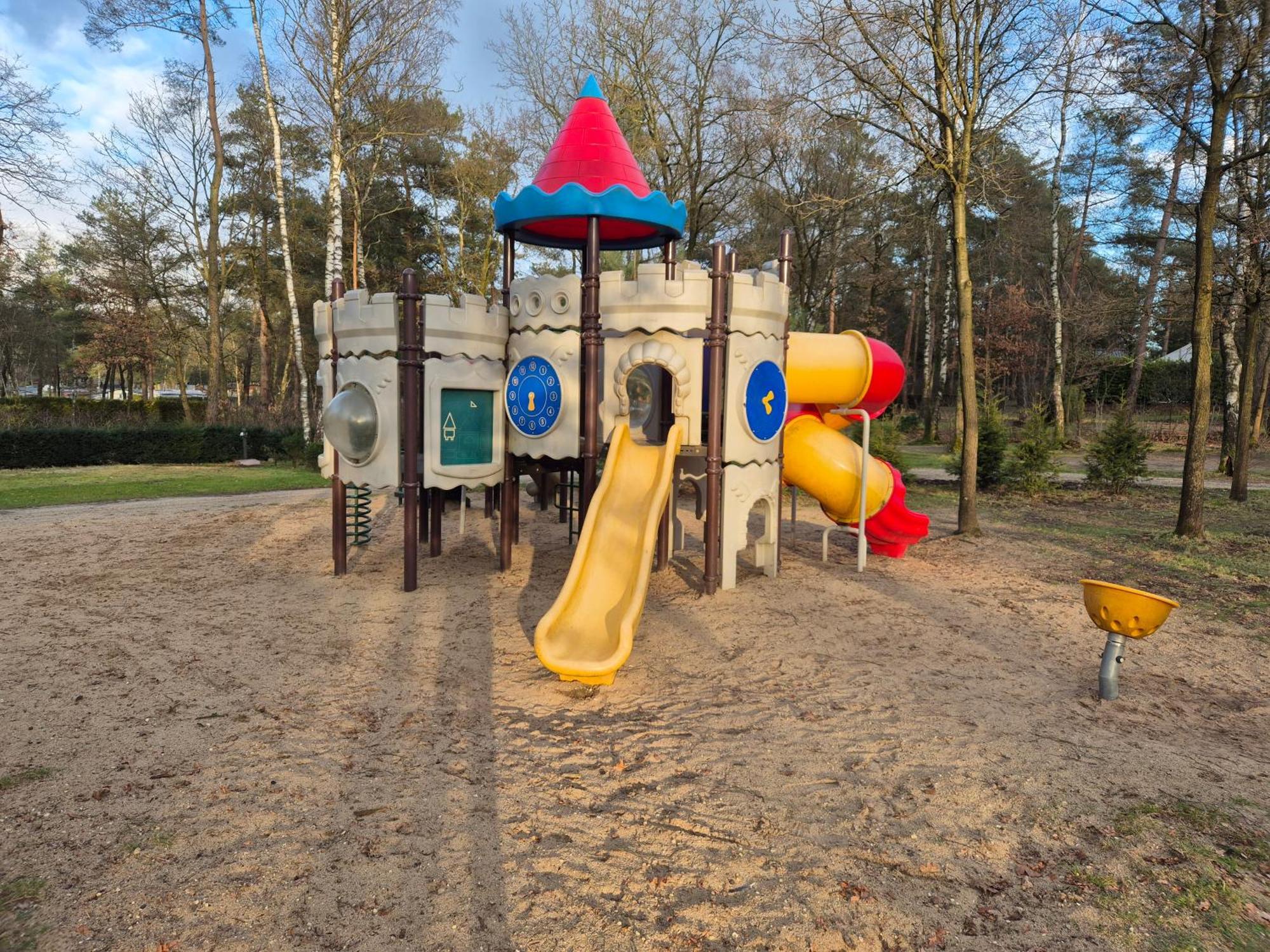 Het Veluwse Boshuisje Knus Chalet Met Omheinde Tuin Op De Veluwe Hoenderloo Bagian luar foto