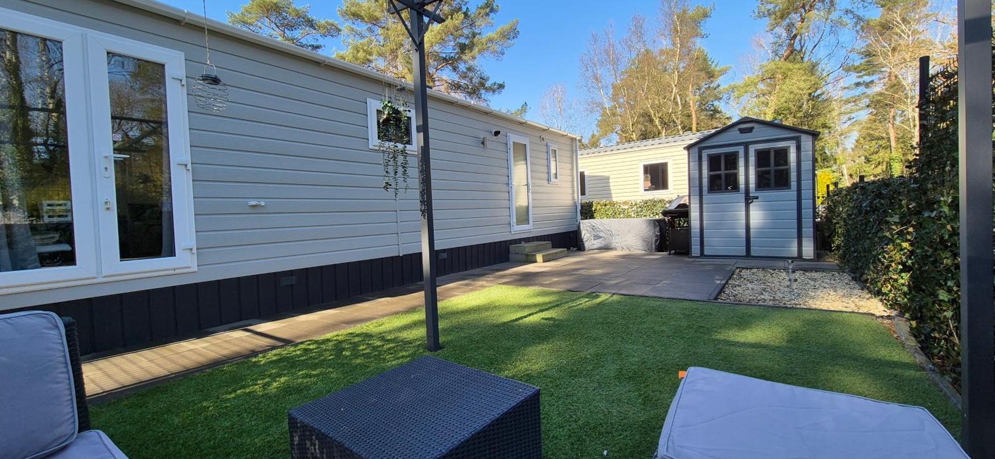 Het Veluwse Boshuisje Knus Chalet Met Omheinde Tuin Op De Veluwe Hoenderloo Bagian luar foto